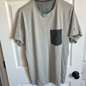Arc'teryx Eris Light Gray T-Shirt with Dark Gray Pocket